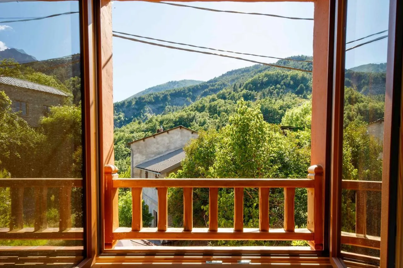 Eco-Hotel Et Yourtes Du Mercantour Guillaumes
